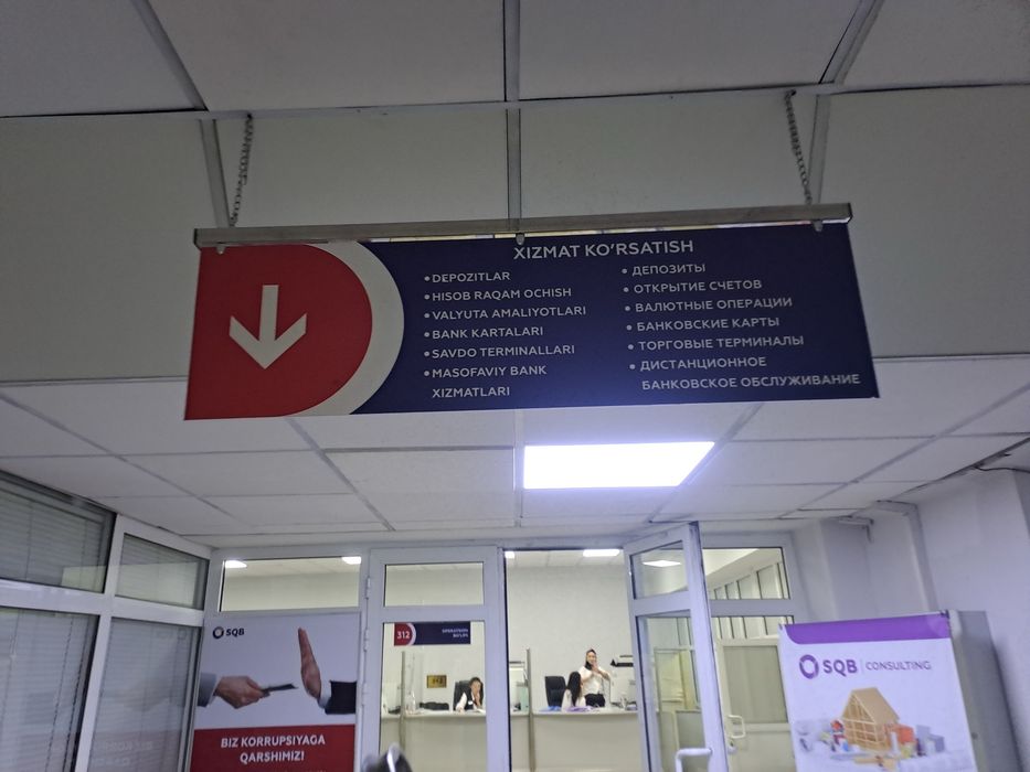 Reklama poligrafiya tablichka ukazatel
