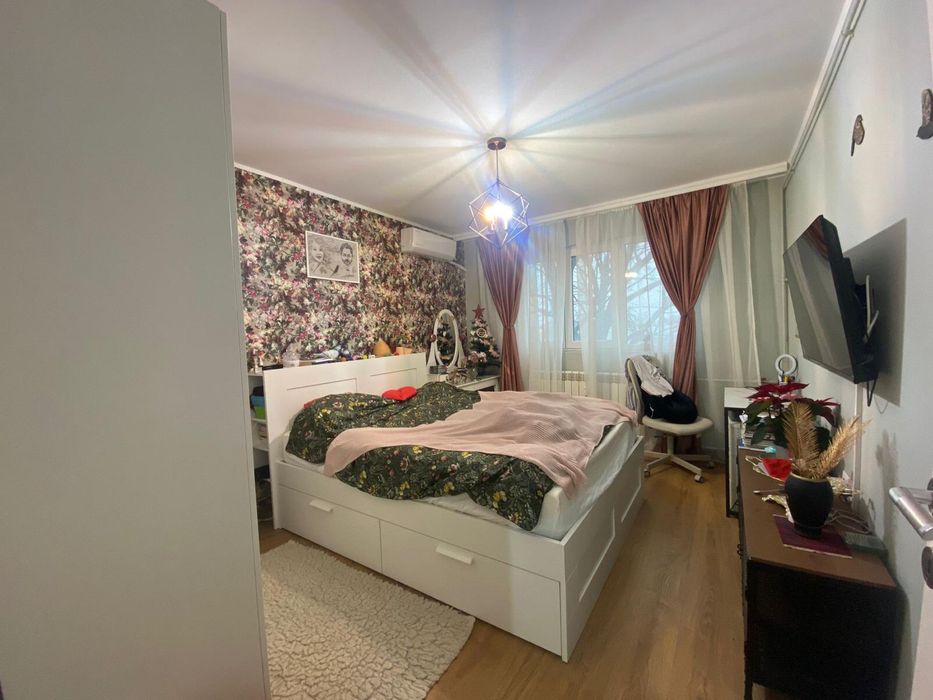 Vand apartament cu 4 camere Direct Proprietar
