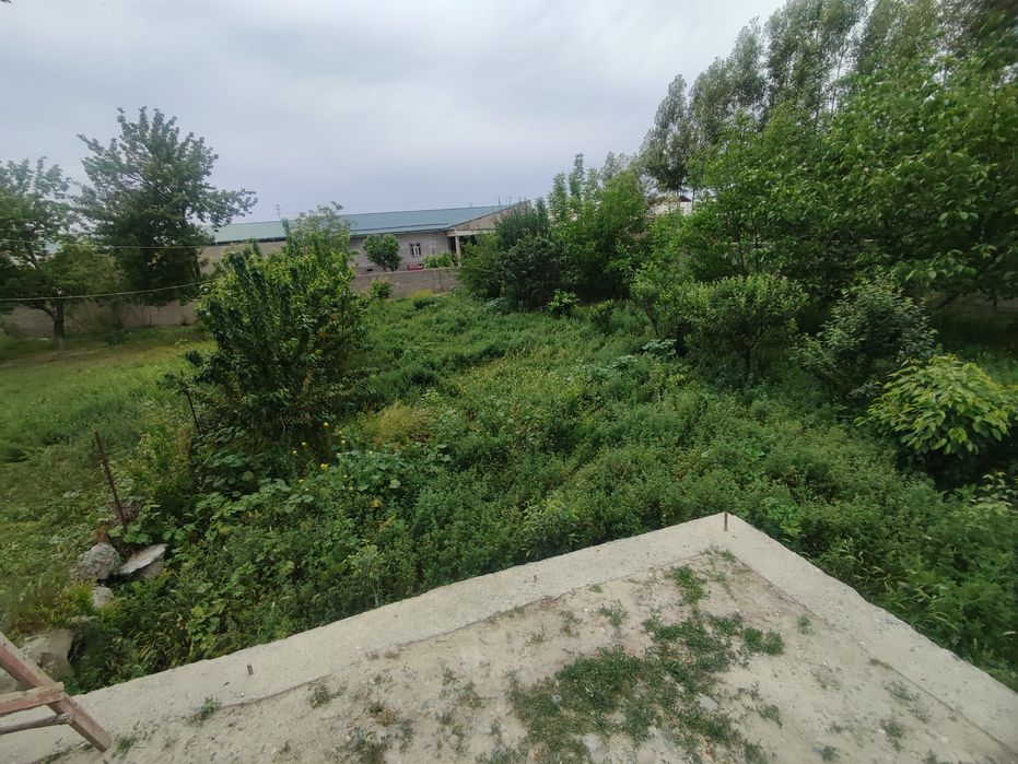 Uy-uchastka sotiladi