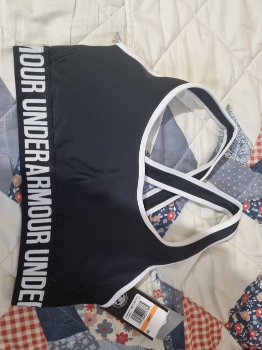 Under armour  Спортно бюстие
