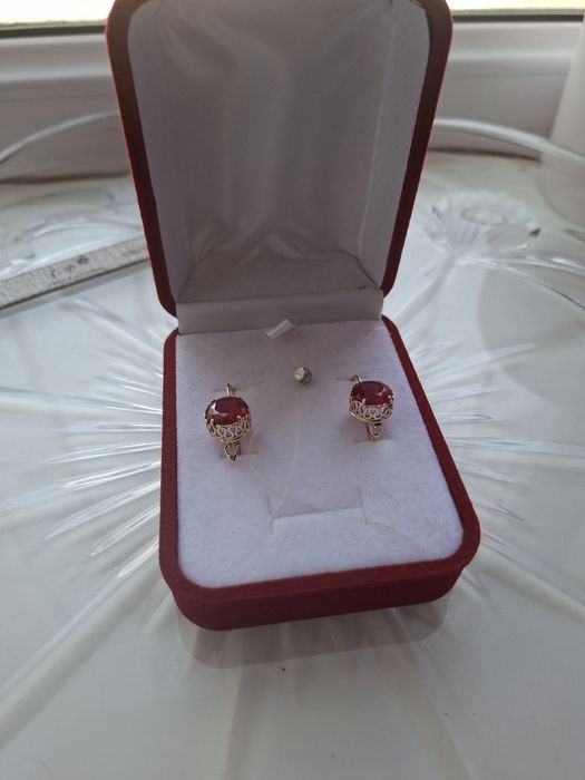 Продам серьги золотые 585