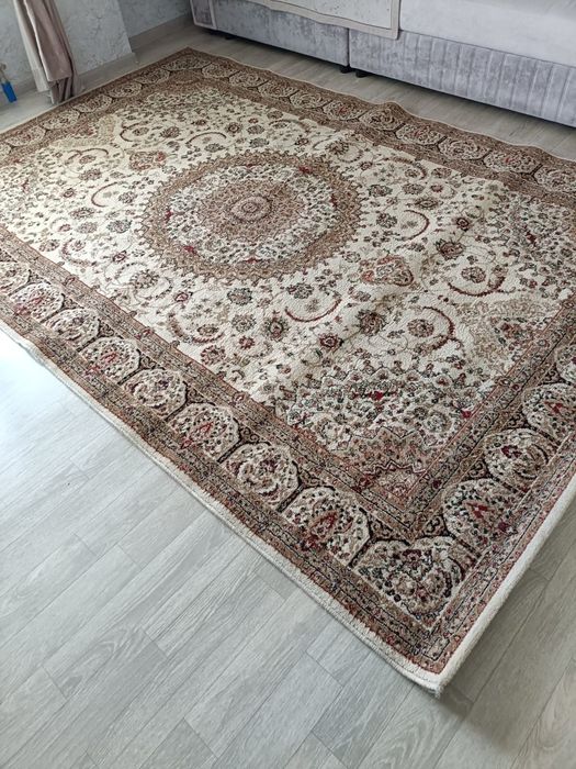 Продам ковёр 2х3
