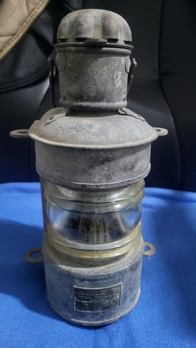 Lampa navala de catarg sec XX