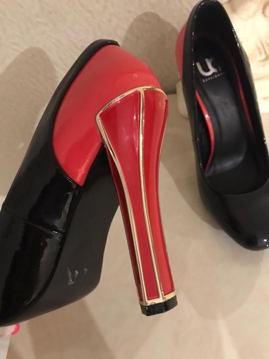 Продам женские туфли