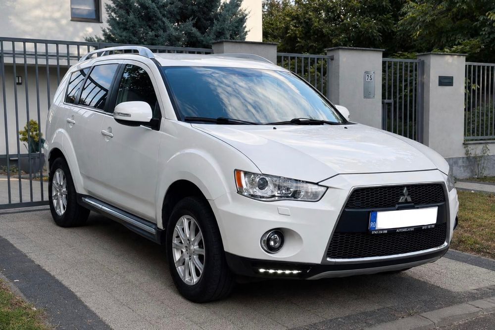 Mitsubishi outlander 2010 Automat 4x4 7 Locuri