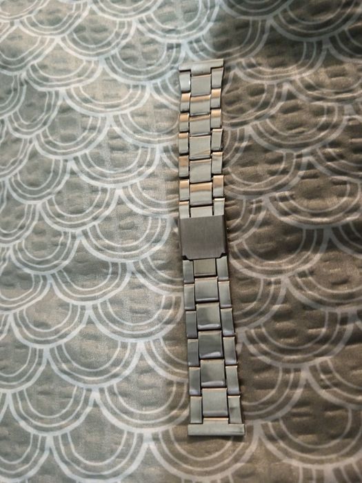 Продавам метални верижки за часовници