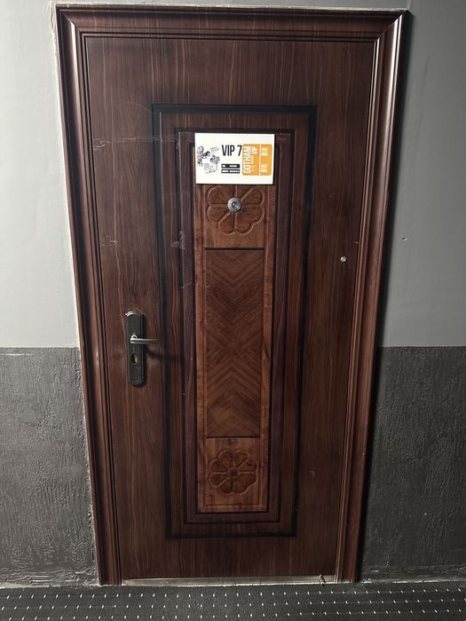 Продам входную дверь