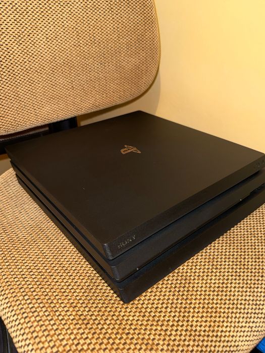 Se vinde PS4 Pro de 1T