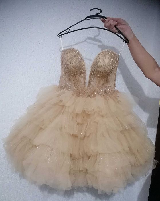 Къса бална рокля