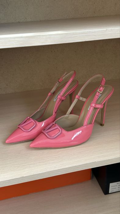 6 пар обуви за 10.000тг!