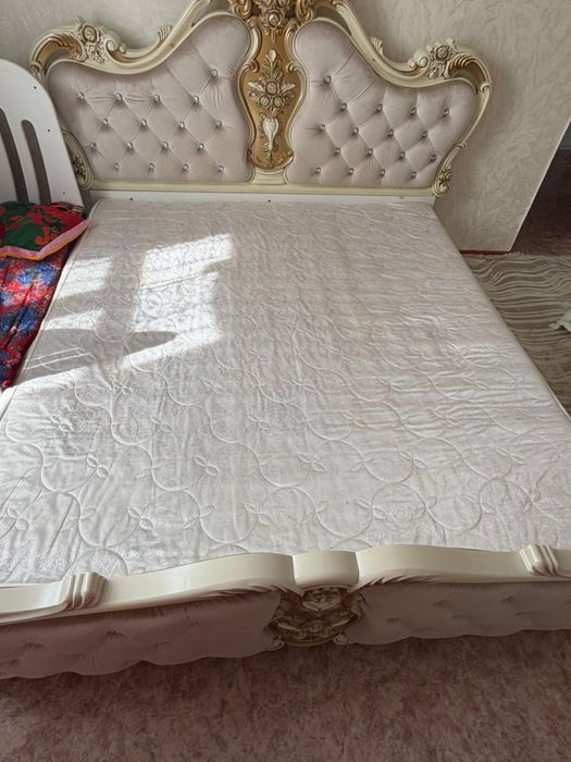 Двух спальный кравать