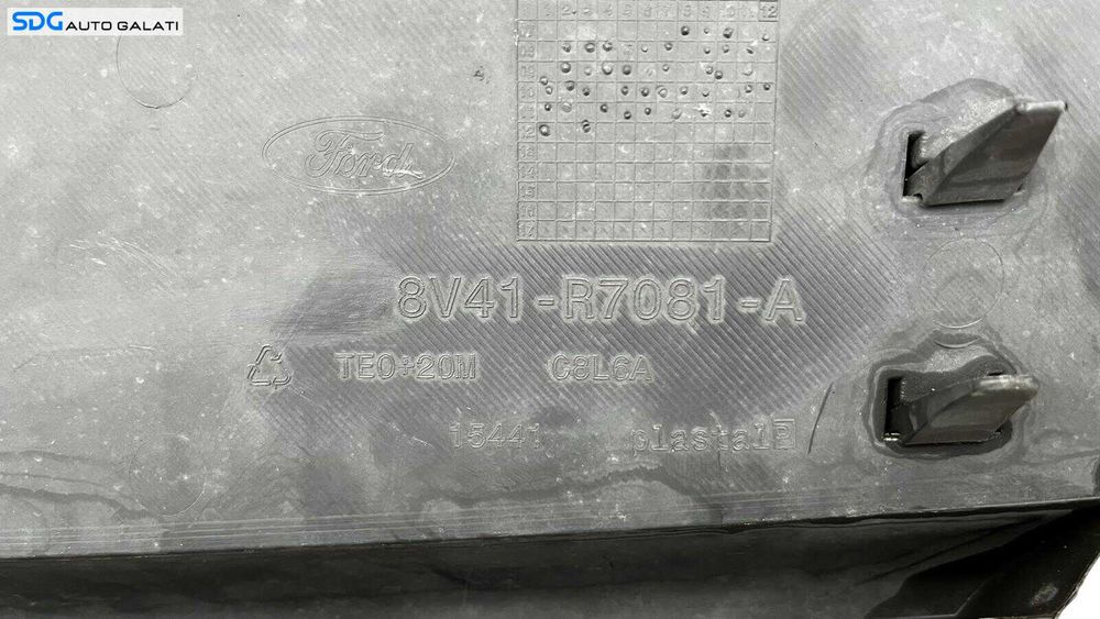 Grila Centrala cu Emblema Sigla de pe Bara Spoiler Ford Kuga 1 2008 - 2013 Cod 8V41-R7081-A [L5331]