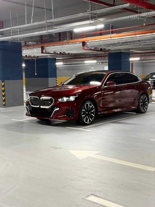 BMW i5 35L Full M Sport 2024г! 3 тыс км пробега! Бордовый!