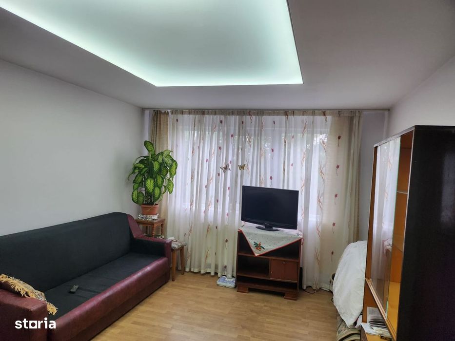 Apartament 3 camere, balcon, Republicii, Bacău — fotografia 1
