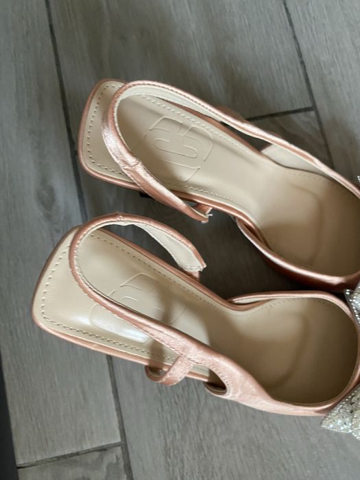 Pantofi marime 37