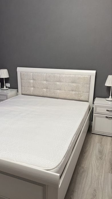 Продам двуспальную кровать с матрасом