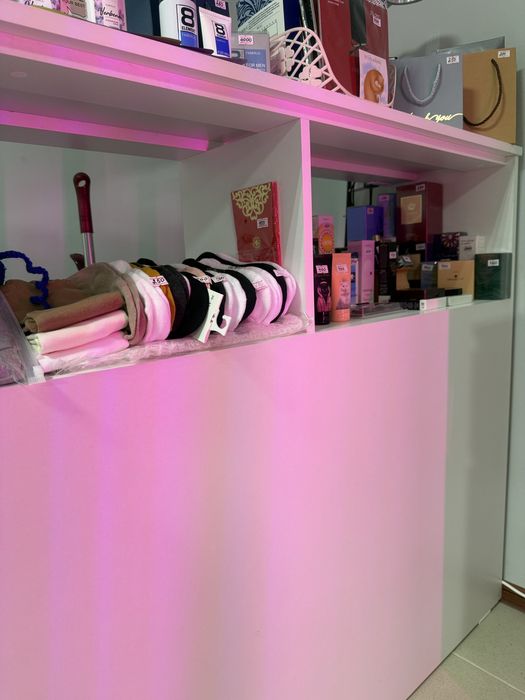 Шкаф с полками, витрина, перегородка