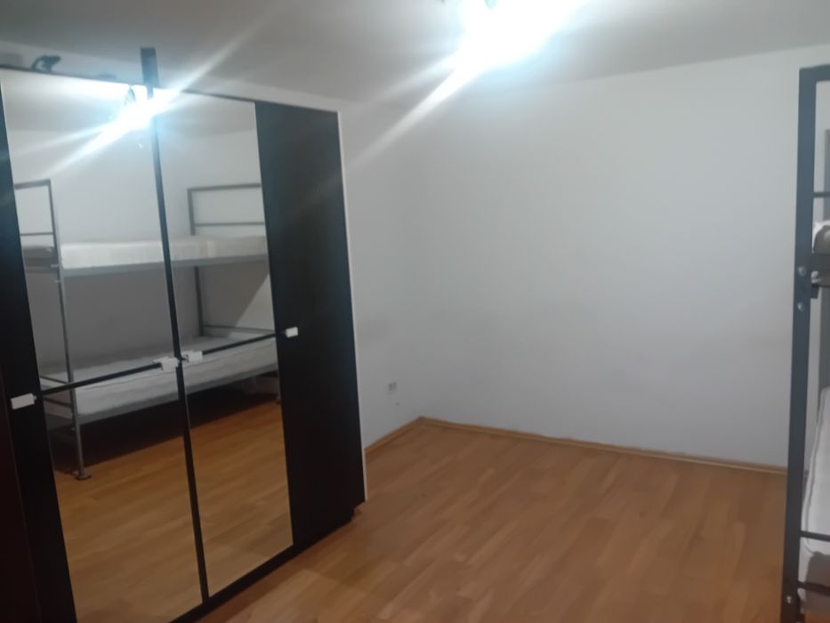 Proprietar inchiriez Camera la casă