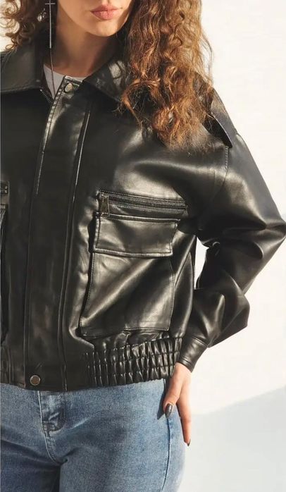 Кожаная куртка черного цвета