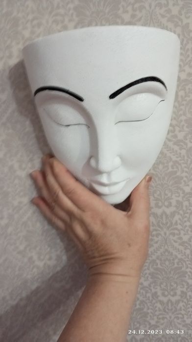 Настенное кашпо для цветов