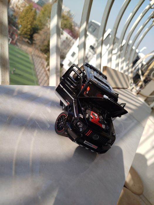 Metallic car Mercedes-Benz G63 BRABUS 800