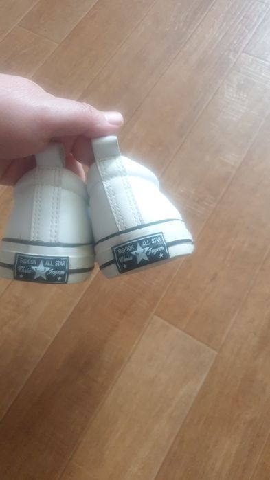 Продам кедики девочковые