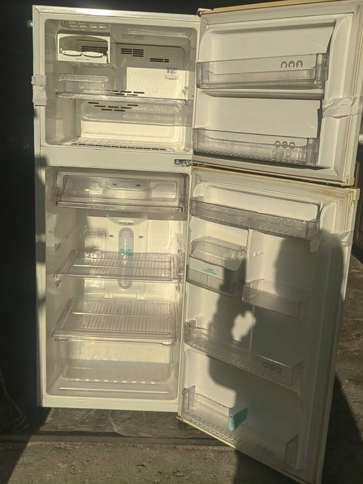 Хладилник с камера Samsung