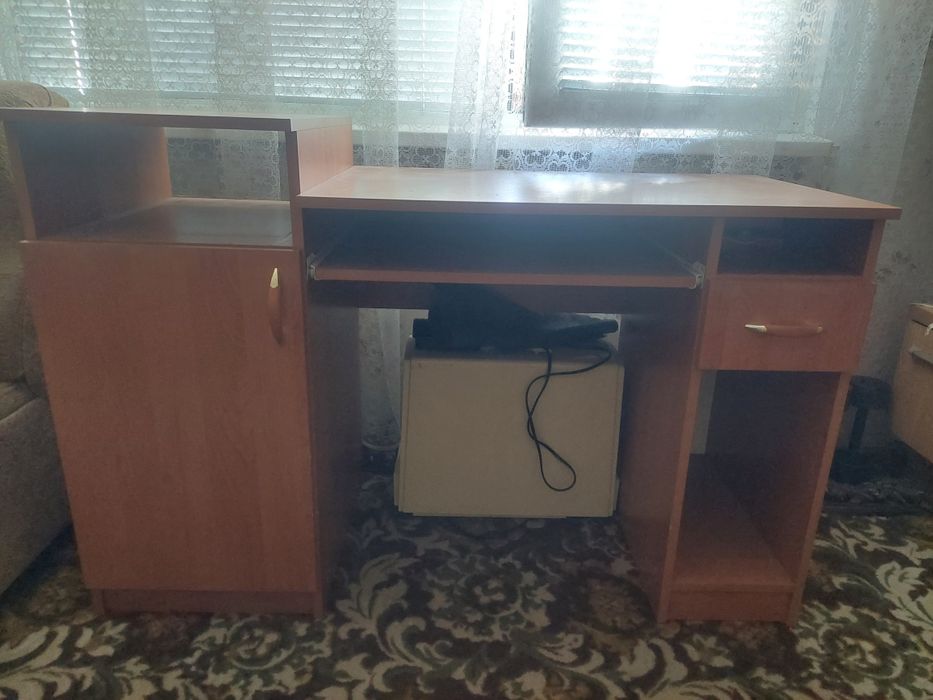 Добре запазено бюро