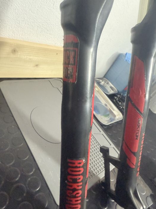 Furca RockShox Sektor gold 140 mm