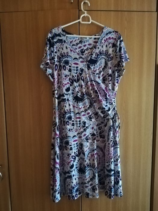 Vând rochie modernă
