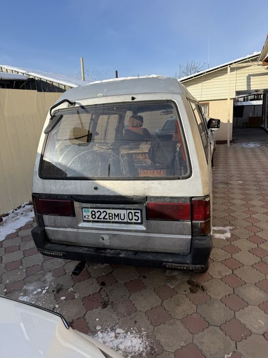 Нисан ванета на ходу