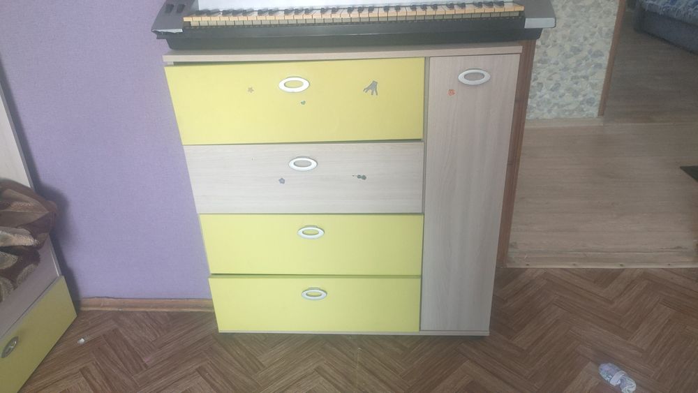 Продам двух ярусную кровать