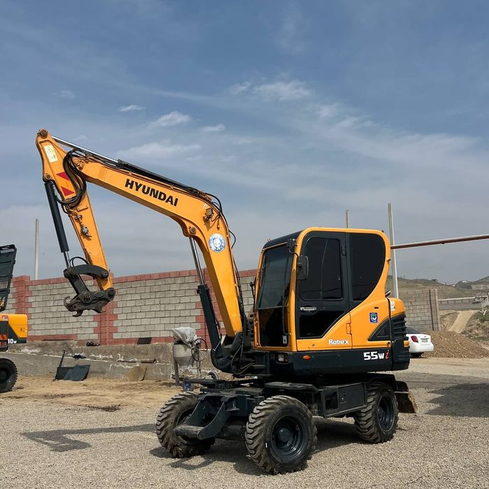 Hyundai w55 
Hyundai 55 w
Yili 2013
Motochas 18500
Narxi. 40