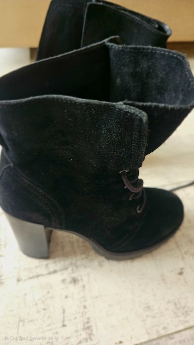 Ghete piele intoarsa