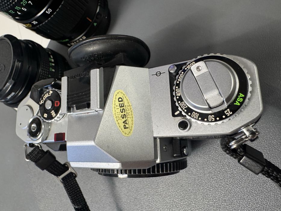 Canon AV-1  stare excelentă kit complet pentru pasionați de film