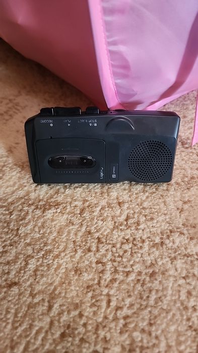 Продаётся диктофон SANYO