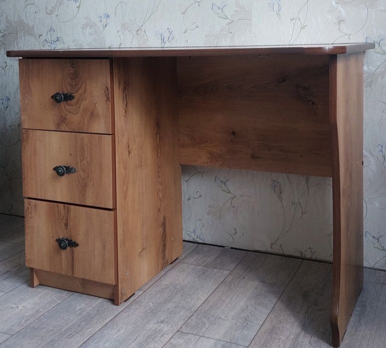 Продам письменный стол