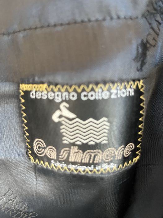 Продавам италиянско мъжко палто от кашмир.