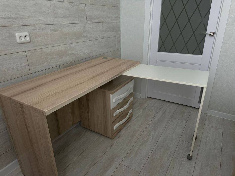 Стол письменный,раздвижной!