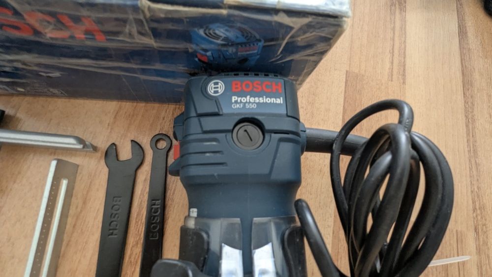 Фрезер кромочный Bosch GKF550 Professional