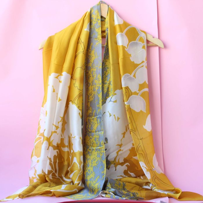 Дамски копринени шалове