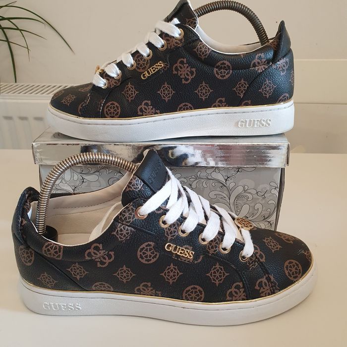 Pantofi Guess masura 40