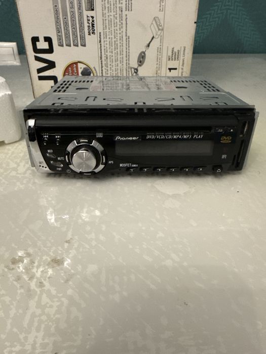 Продам магнитолу старую JVC