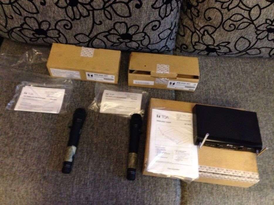 Toa Wireless Tuner WT 5810 + 2 x Microfon Toa WM 5220