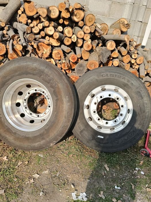 Шины 22,5 снято с Ситрак