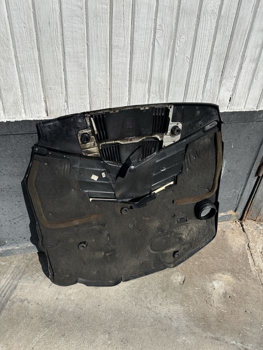 Кора/капак двигател Mercedes S320 235кс W221