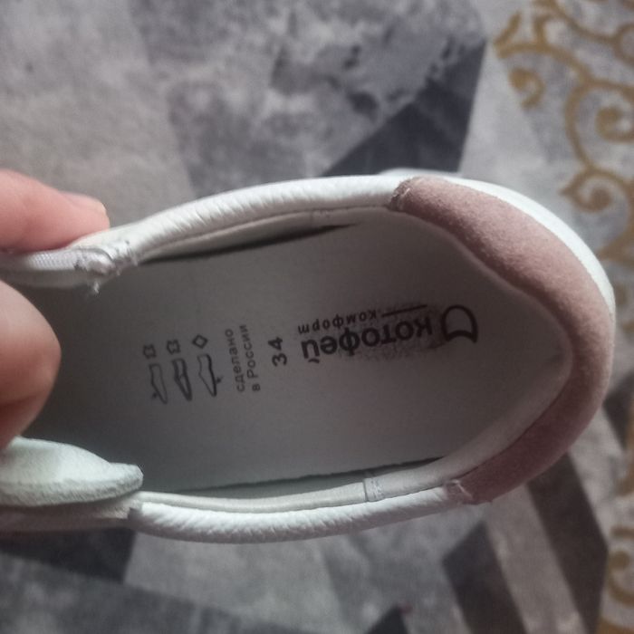Продам кросовки для девочки