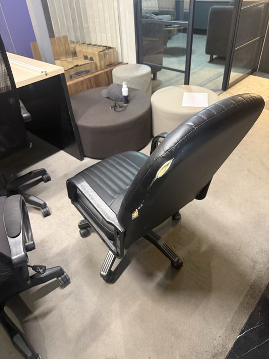 Продаются офисные кресла