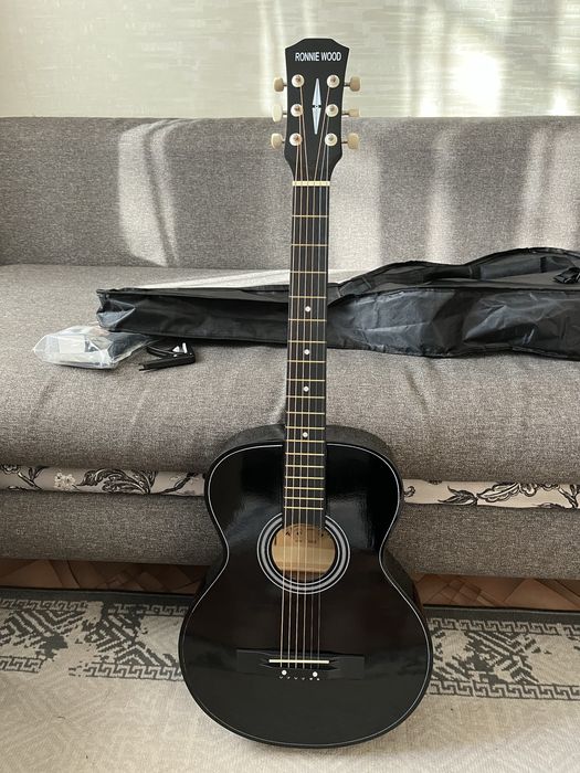 Продам Гитару акустическую