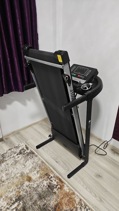 Bandă de alergare electrică FitTronic J1000 (2.0 CP, Bluetooth, MP3) – Stare impecabilă / Ca nouă (are țipla pe ea)